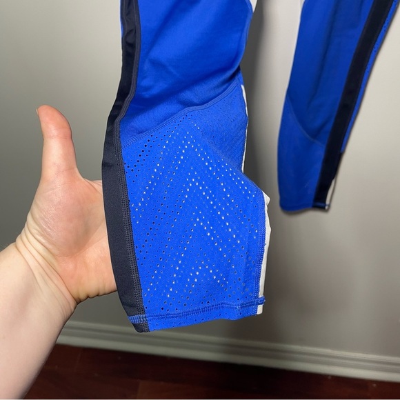 Athleta women's blue white Precision active 7/8 ankle tight leggings in size S - Picture 4 of 10